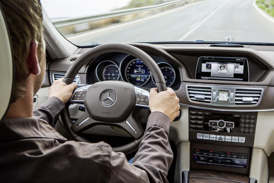  Mercedes-Benz E300 BlueTEC Hybrid 2013 года  (фото 7 из 30)